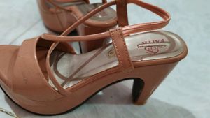 High Heels 👠 (Never Worn)🤩