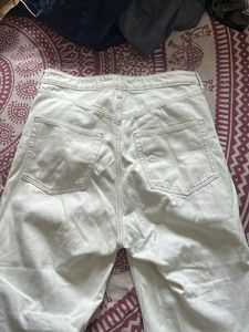 Chic Off-White Women&#39;s Jeans