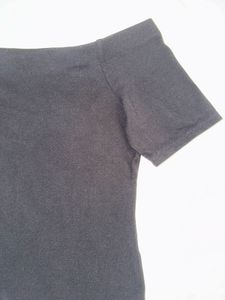 Chic Black Off-Shoulder Top L-Size