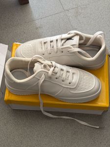 Jordan of white shoes