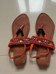 Bombay neon  Kolhapuris.