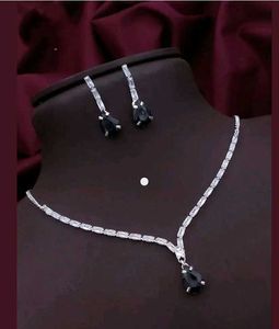 New Emerald Necklace &amp; Earring Set