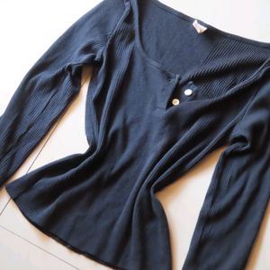 Ribbed Fitted Black Top With Buttons