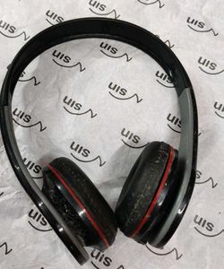 Headphones -charg Sys Black & Red Good Conditio