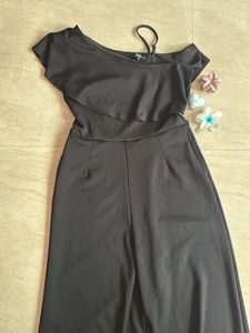 Chic Black One-Shoulder Jumpsuit