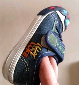 Good Condition Unisex Shoe