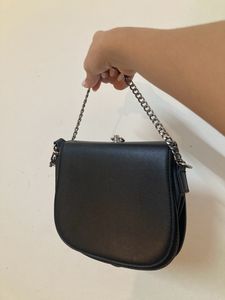 HM Casual Black Slingbag