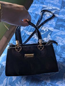 BLACK HANDBAG