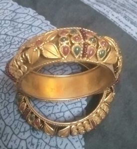 Vintage Golden Colour Floral Bangles
