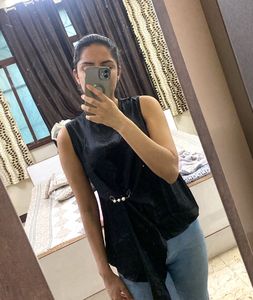 Black Sleeveless Top with pearl Details😍