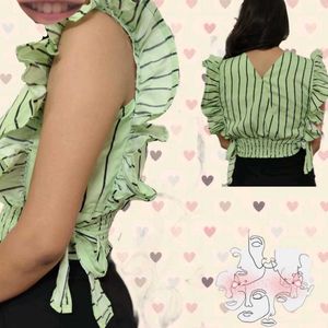 Ruffled Striped Crop Top🌸🤌✨✨