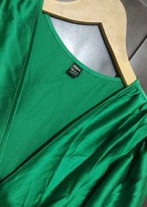 Green🟢 Partywear Dress For Girl Or Women 36 Bust