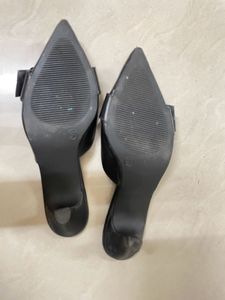 ZUDIO KITTEN HEELS