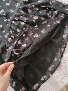 **PRICE DROP ALERT** Black Floral Top , Bust - 32 (Inches)