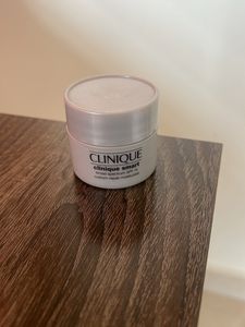 Clinique Moisturiser With Spf15