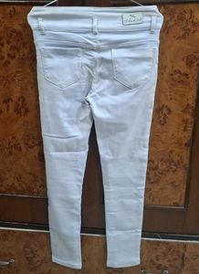 White High-Waisted Jeans