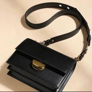 Price Drop Charles & Keith Sling Bag 🖤