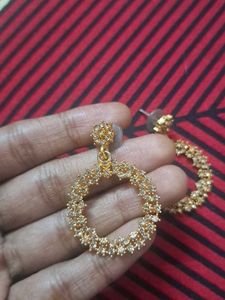 Sparkling Gold Circle Earrings