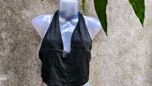 14.16.2 SEXY BLACK SHEIN TOP