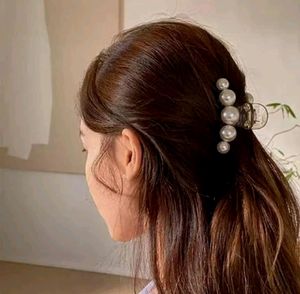 3 White Pearl Clutcher