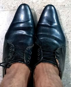 Stylish black formal shoes
