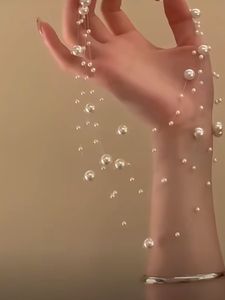 Necklace (pearl)