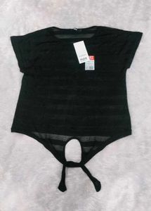 🚨BRAND New Black Tie-Front Top🚨