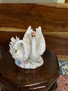 Price Drop!White Swan Couple Showpiece