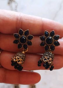 Black Stones Jewellery Set With Lakshmi Locket