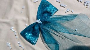 Green Bow with Pearls