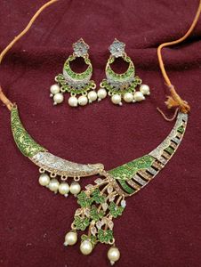 Green & Pearl Necklace Set