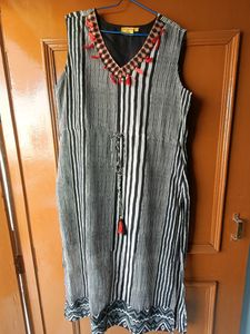4 XXL Branded Kurties