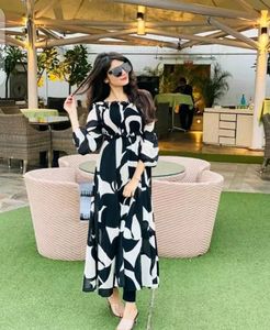 Chic Black &amp; White Print Maxi Dress