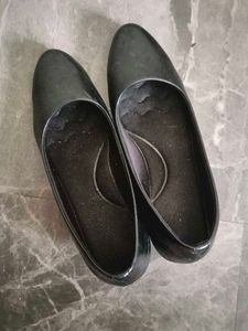Black Comfort Flats