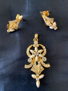 Pendant And Earrings Set