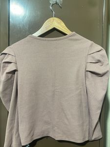 Ribbed Knot-Front Puff Sleeve Top