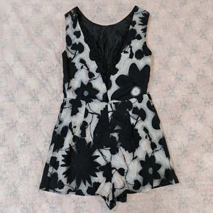 🖤 Floral Romper with Lace Detail 🖤