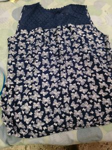 Beautiful sleevless Blue cotton top in xl for wome