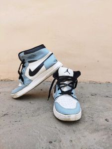 Air Jordan 1 Mid Sky Blue