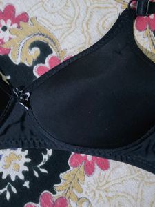 Black padded bra