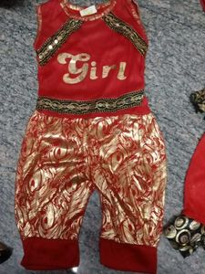 Girl&#39;s Red  &amp; Gold Outfit et Of 4top And 6 Pants