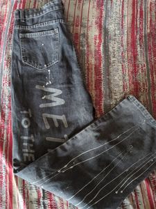 Graphic Boyfriend Jeans
