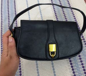 Black Sling Bag With Detachable Straps
