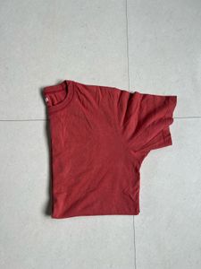 Uniqlo Red Crew Neck T-Shirt - Size M