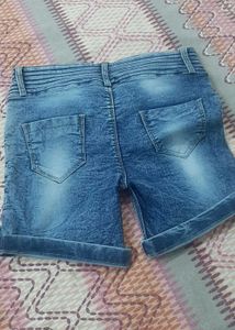 Women Shorts nd Capri