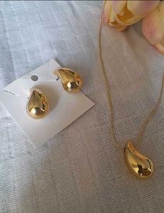 Gold Teardrop Jewelry Set