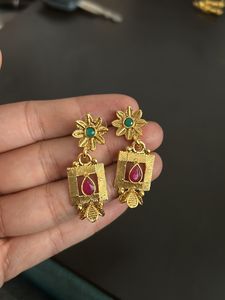 Pretty Golden Earrings With Stones Hanging