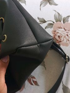 Black Colour Handbag/Shoulder Bag👜