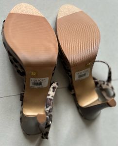 Awesome Animal Print Heels+Global Desi+Shift Dress