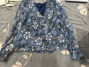 V neck Floral Print Top